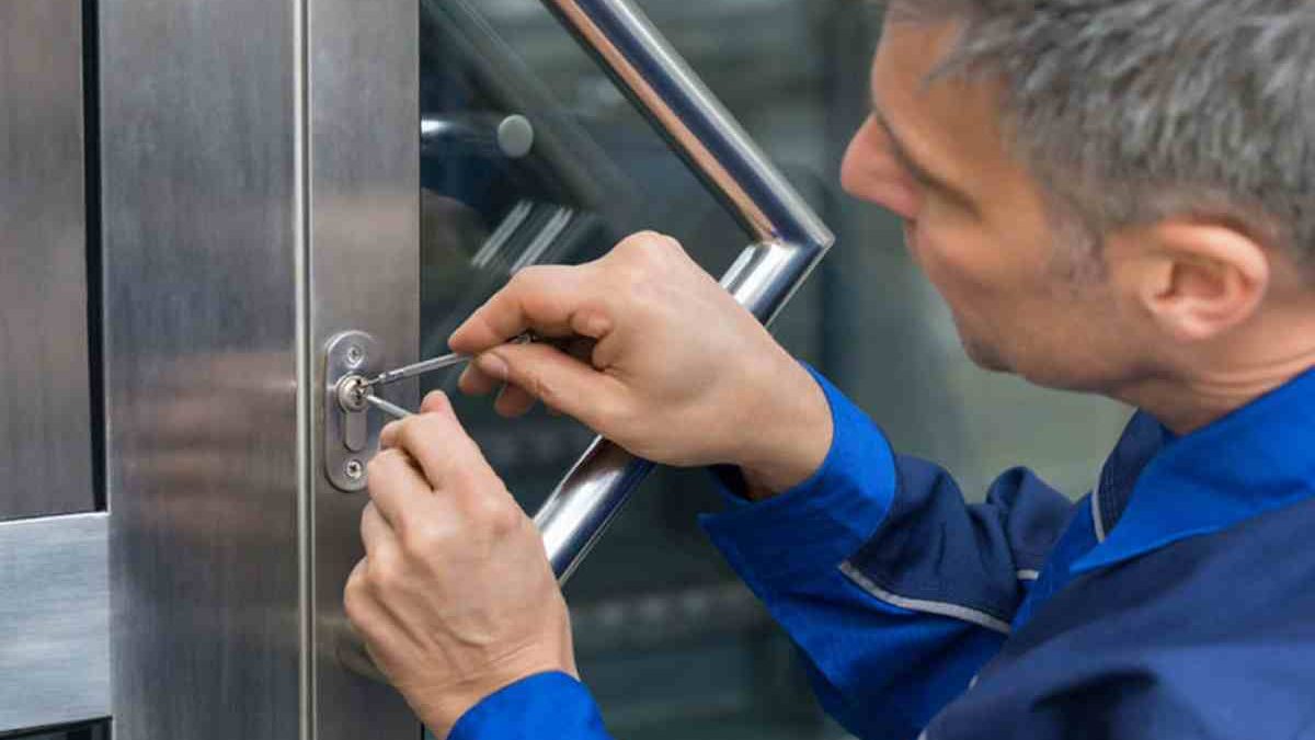 How Advanced Technology is Revolutionizing Commercial and Industrial Locksmith Services