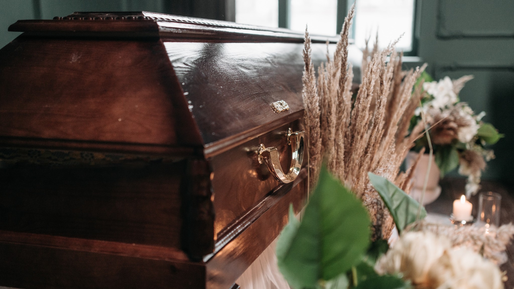 How to Organize a Home Funeral 2