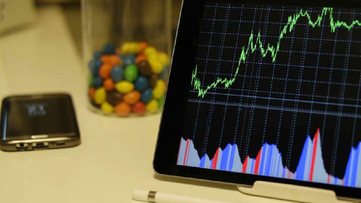 Role of Data Analytics in Optimizing Investment Portfolios